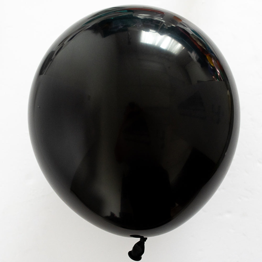 24" Oval Black Tuftex